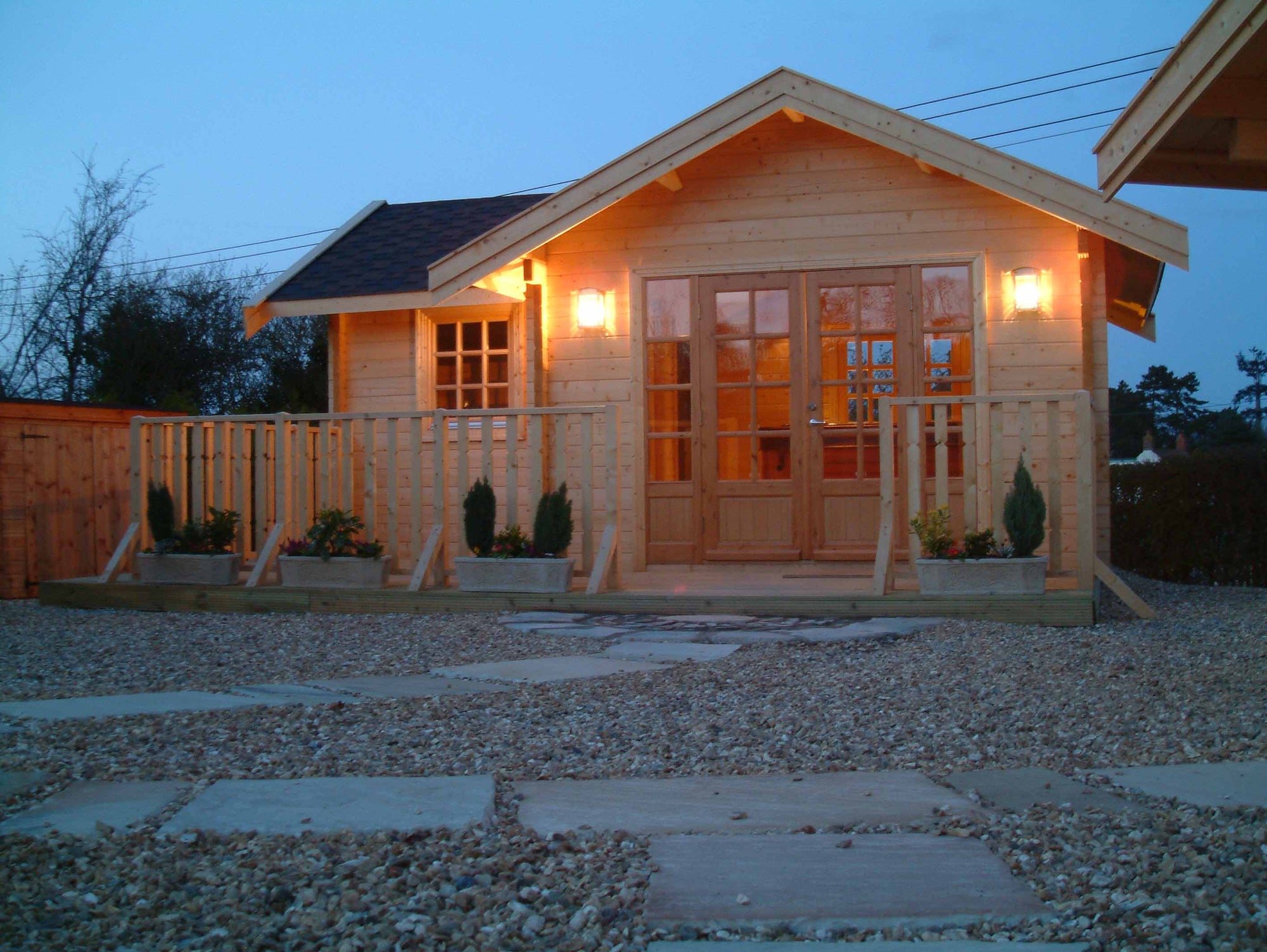 Innovative L-shaped Log Cabins 